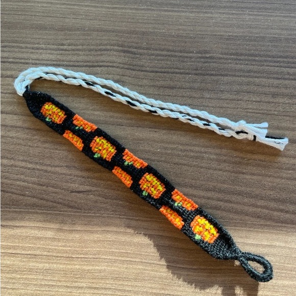 Handmade Woven Halloween Jack-O-Lantern Friendship Bracelet - Picture 1 of 3